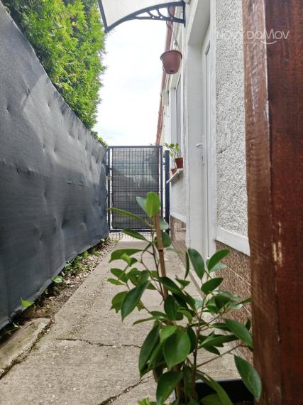 PREDAJ - obec Váhovce, RD bez pozemku