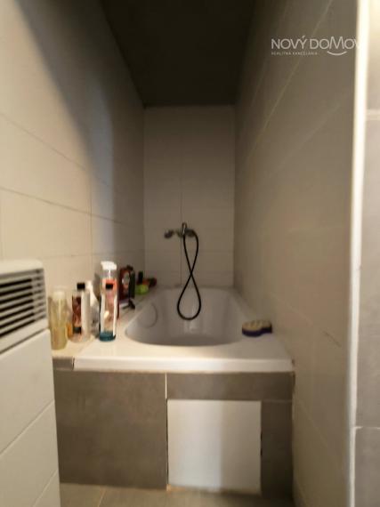 PREDAJ - obec Váhovce, RD bez pozemku