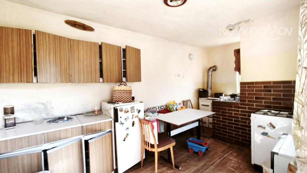 PREDAJ – starší rodinný dom na veľkom pozemku 758 m², Váhovce