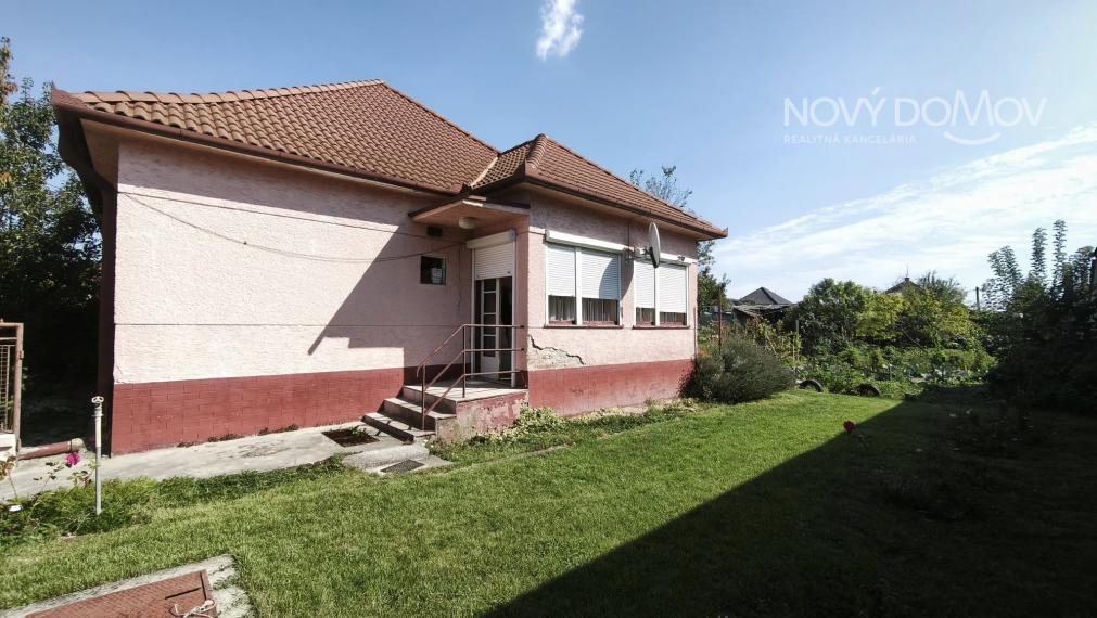 PREDAJ – starší rodinný dom na veľkom pozemku 758 m², Váhovce