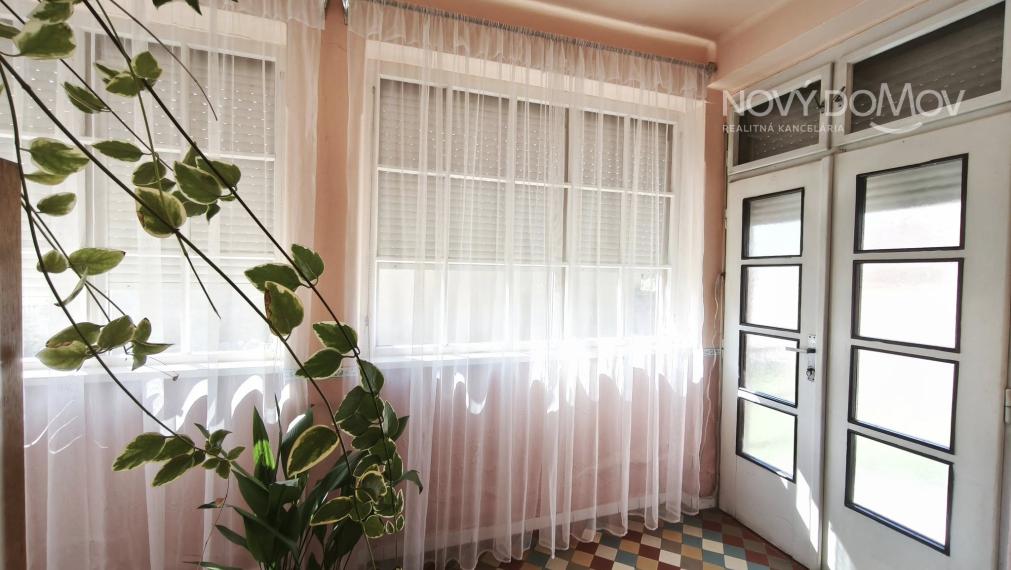 PREDAJ – starší rodinný dom na veľkom pozemku 758 m², Váhovce