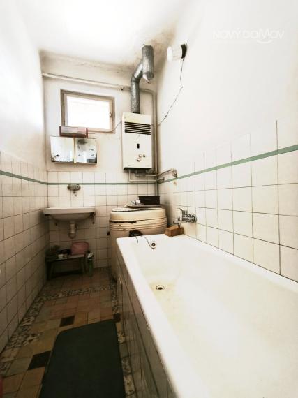 PREDAJ – starší rodinný dom na veľkom pozemku 758 m², Váhovce