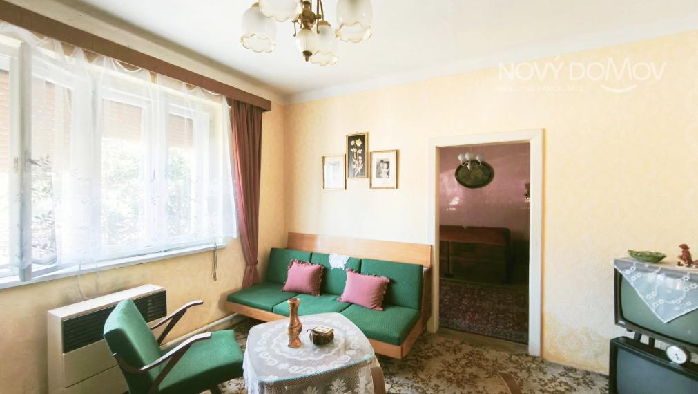 PREDAJ – starší rodinný dom na veľkom pozemku 758 m², Váhovce