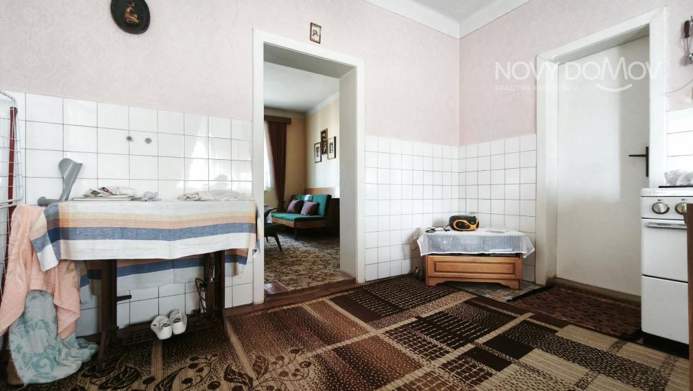 PREDAJ – starší rodinný dom na veľkom pozemku 758 m², Váhovce