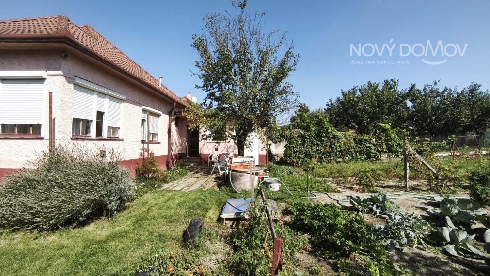 PREDAJ – starší rodinný dom na veľkom pozemku 758 m², Váhovce
