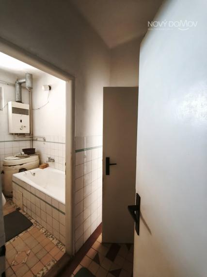 PREDAJ – starší rodinný dom na veľkom pozemku 758 m², Váhovce