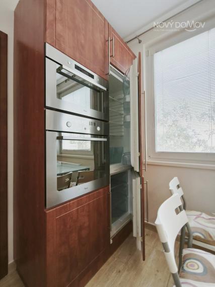 R E Z E R V O V A N Ý