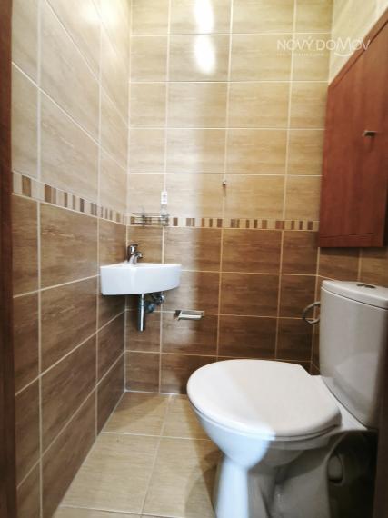 R E Z E R V O V A N Ý