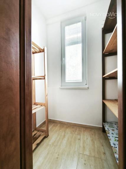 R E Z E R V O V A N Ý