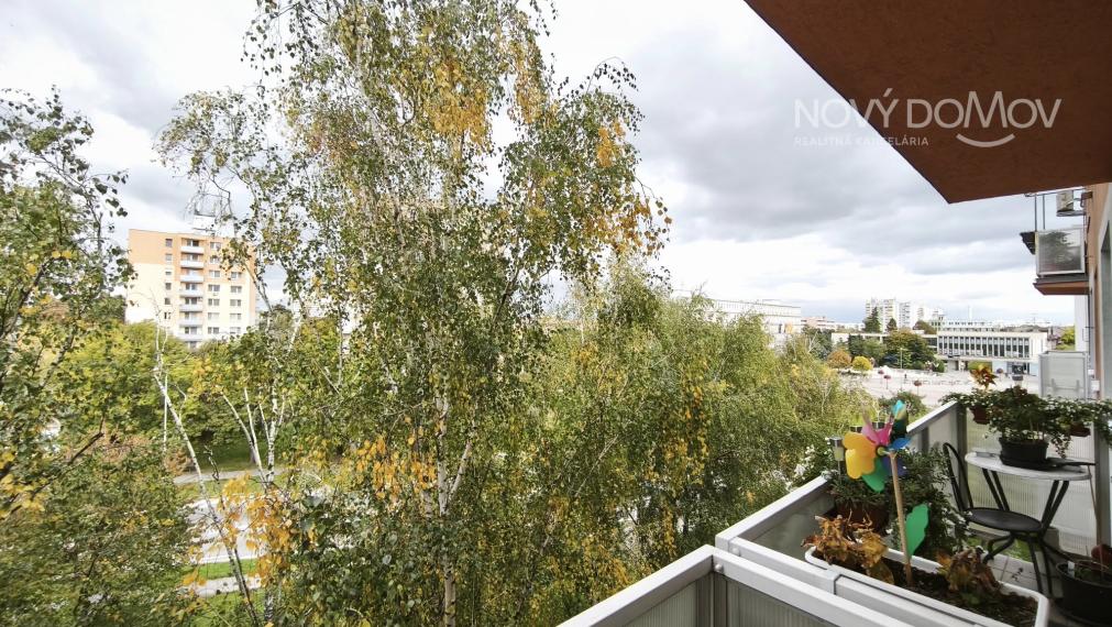 R E Z E R V O V A N Ý