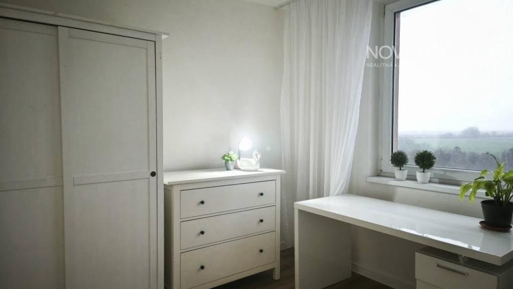 P R E N Á J O M - dieťa vítané, zariadený 3 izby + kuchyňa a loggia