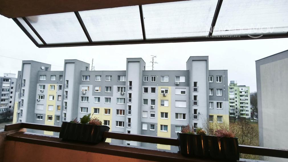 P R E N Á J O M - dieťa vítané, zariadený 3 izby + kuchyňa a loggia