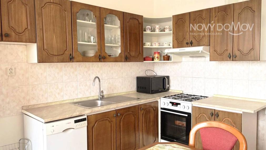 3-IZBOVÝ BYT S LOGGIOU | 89 m² | VÝŤAH |