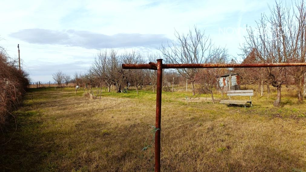 PRIPRAVENÝ NA VÝSTAVBU | Stavebný pozemok v HODOCH bez zbytočných komplikácií