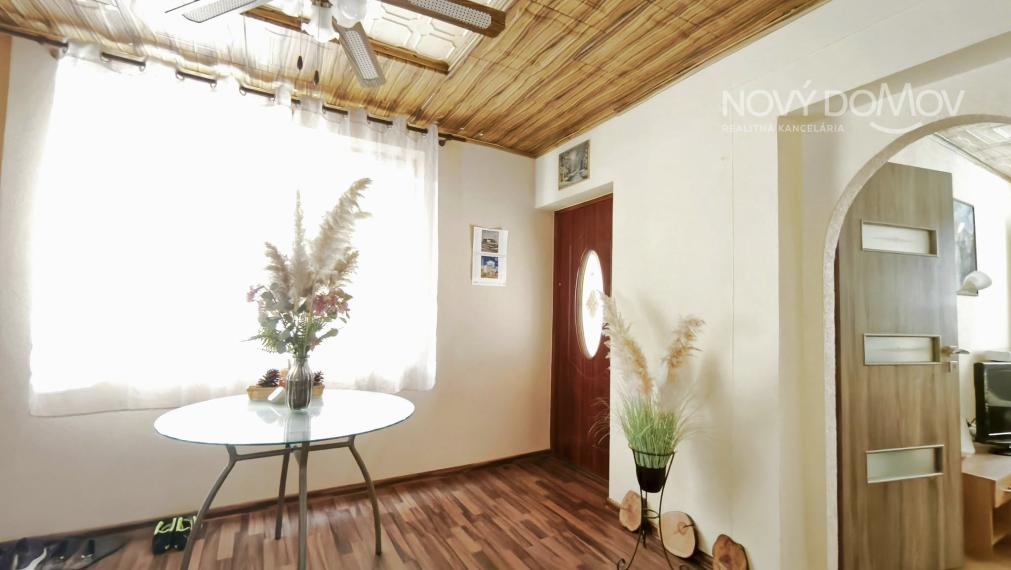 IHNEĎ OBÝVATEĽNÝ | Rodinný dom s garážou a záhradou – Koplotovce