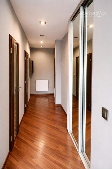 Štýlový 3-izbový byt v centre Serede | Balkón | 74 m² | Investičná príležitosť