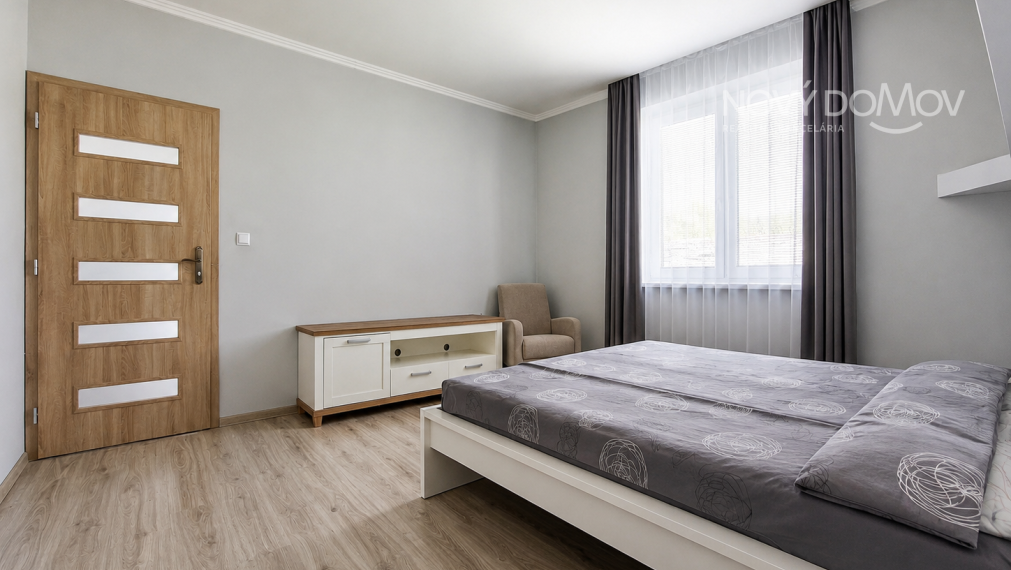 Samostatne stojaci 4 izbový RD s dvojgarážou