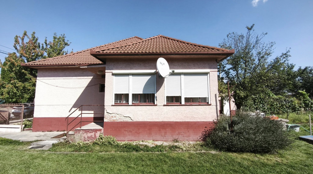 PREDAJ – starší rodinný dom na veľkom pozemku 758 m², Váhovce