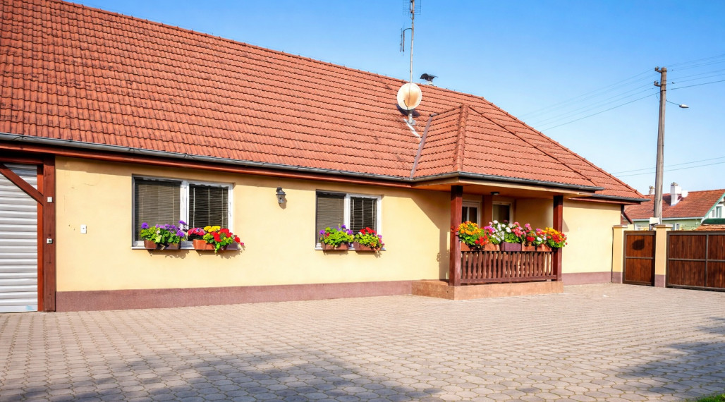 Rodinný dom v obci  Gáň - dom, bazén, prírodné jazero - pozemok 1079  m²