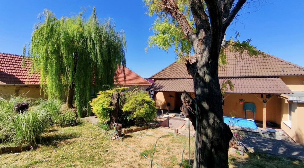 IHNEĎ OBÝVATEĽNÝ | Rodinný dom s garážou a záhradou – Koplotovce