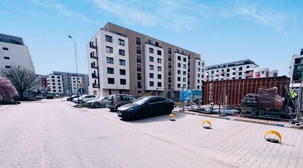 Prenájom vonkajšieho parkovacieho miesta – Galanta, Hodská