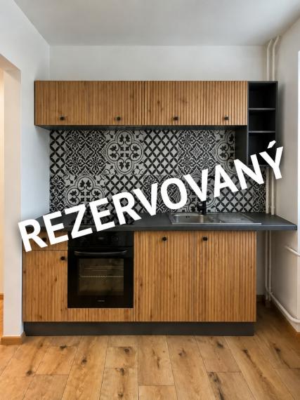 REZERVOVANÝ
