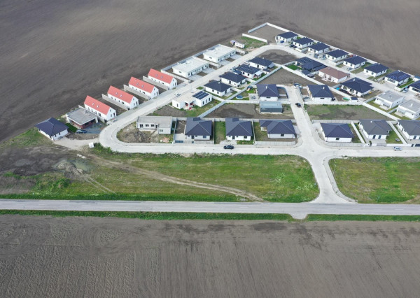 STAVEBNÉ POZEMKY s výmerou 3627 m² - Topoľnica, časť Paľovce, GALANTA