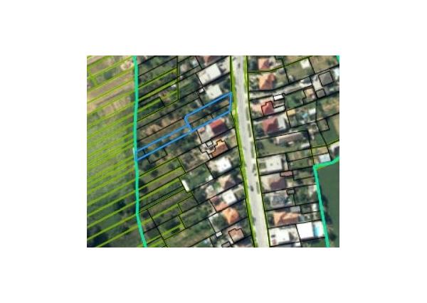 PREDAJ : Pozemok bez tiarch, s IS a výbornou dostupnosťou!