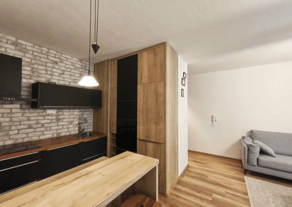 P R E N Á J O M - voľný ihneď