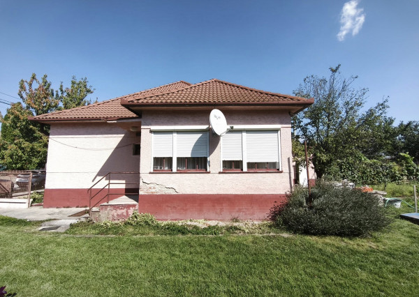 PREDAJ – starší rodinný dom na veľkom pozemku 758 m², Váhovce