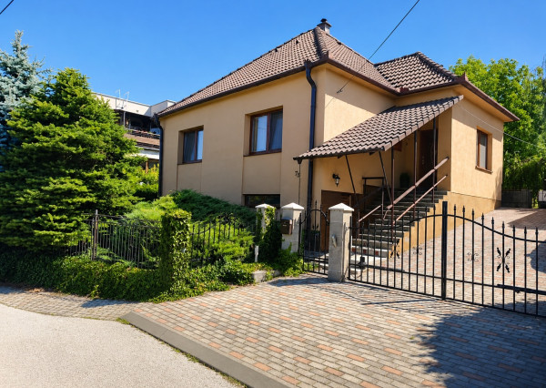 IHNEĎ OBÝVATEĽNÝ | Rodinný dom s garážou a záhradou – Koplotovce