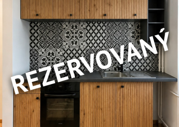 REZERVOVANÝ