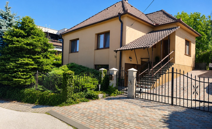 Rodinný dom s garážou a záhradou – Koplotovce