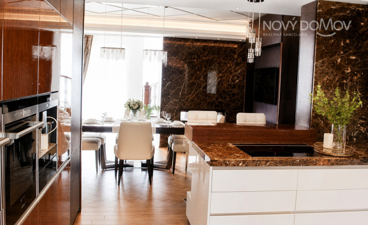 NA PREDAJ | Súkromná rezidencia s vlastným parkom a wellness - fotografia 6