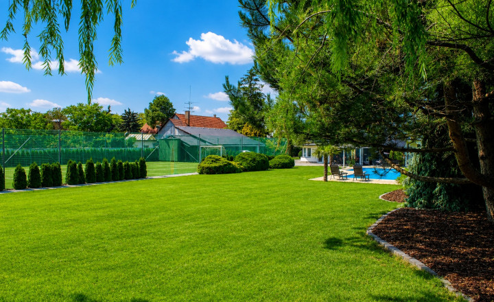 NA PREDAJ | Súkromná rezidencia s vlastným parkom a wellness - fotografia 5