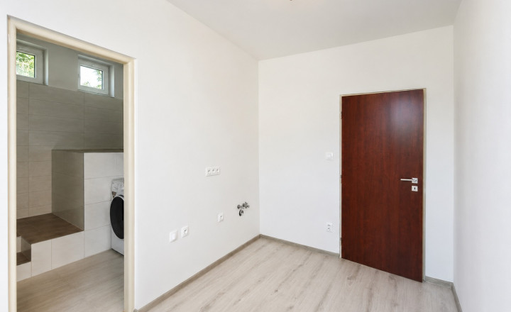 TOMÁŠIKOVO, okr. Galanta - PREDAJ - priestranný 2i. byt - fotografia 6