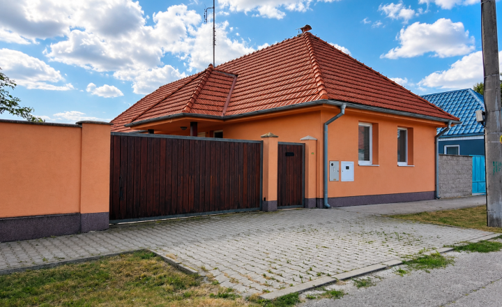 Dom s bazénom, jazierkom a nákladmi len 103€  - obec GÁŇ - fotografia 1