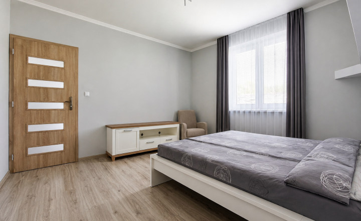 MOSTOVÁ, okr. GALANTA - 4 izbový RD s dvojgarážou - fotografia 11