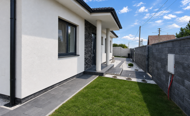 MOSTOVÁ, okr. GALANTA - 4 izbový RD s dvojgarážou - fotografia 5