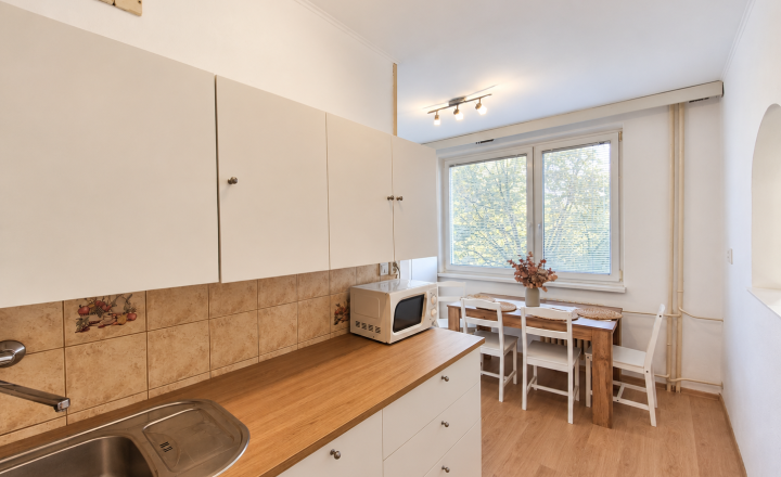 PRENÁJOM - zariadený 3 izbový byt v centre mesta - fotografia 1